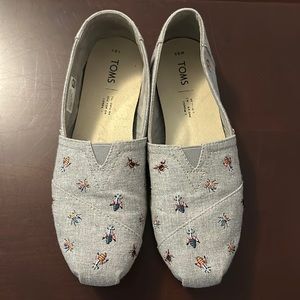 Toms grey size 8.5 women’s bug shoes!